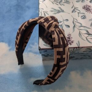 Stylish Black and Tan Headband